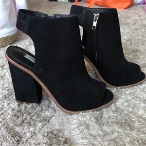 Steve Madden sandals size 8.5 , pregnant and did not fit me